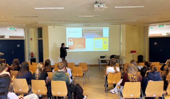 Cyber Security Training in den Schüler:innen der HLW FSB Weiz